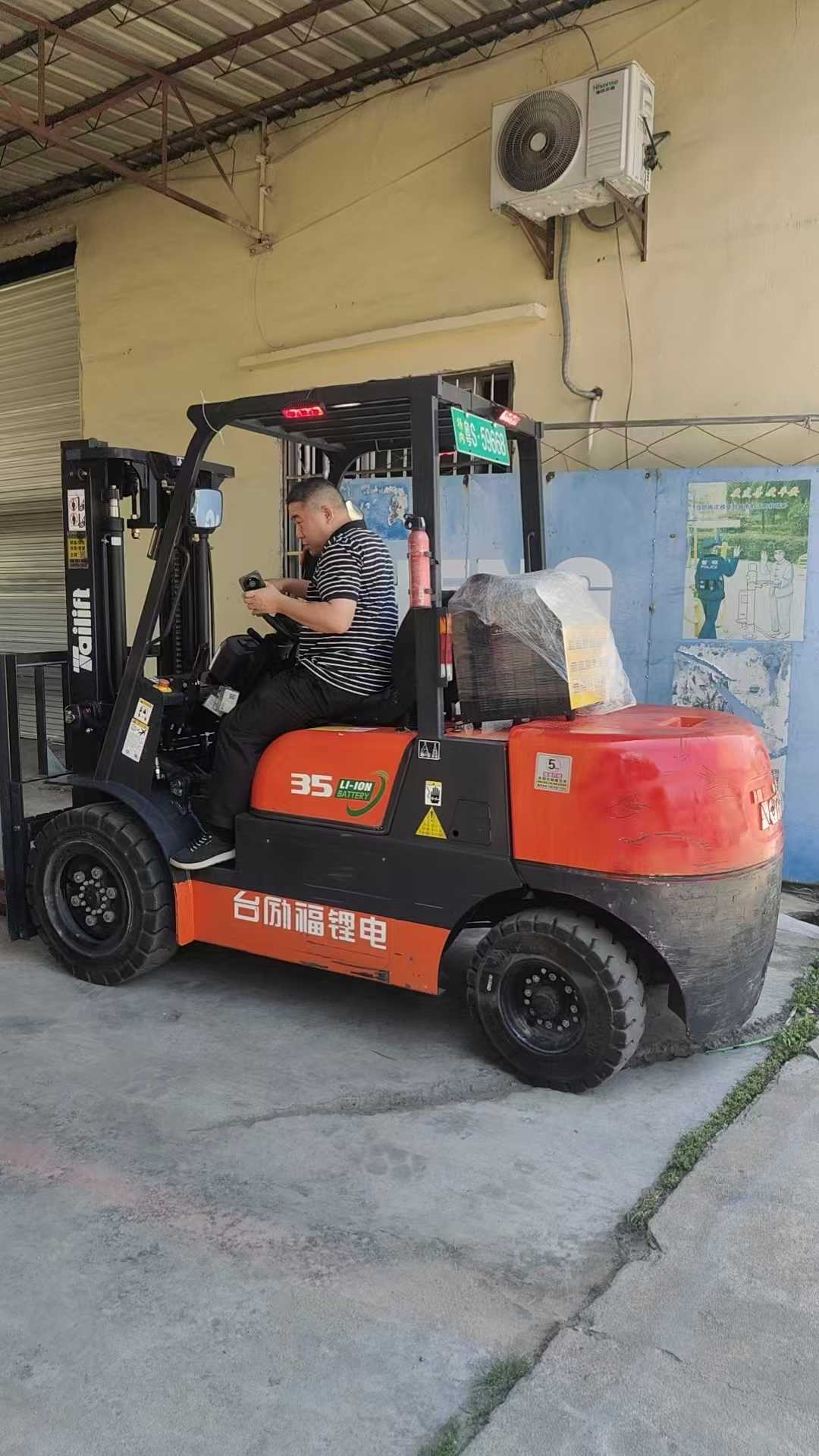 台励叉车交付案例10